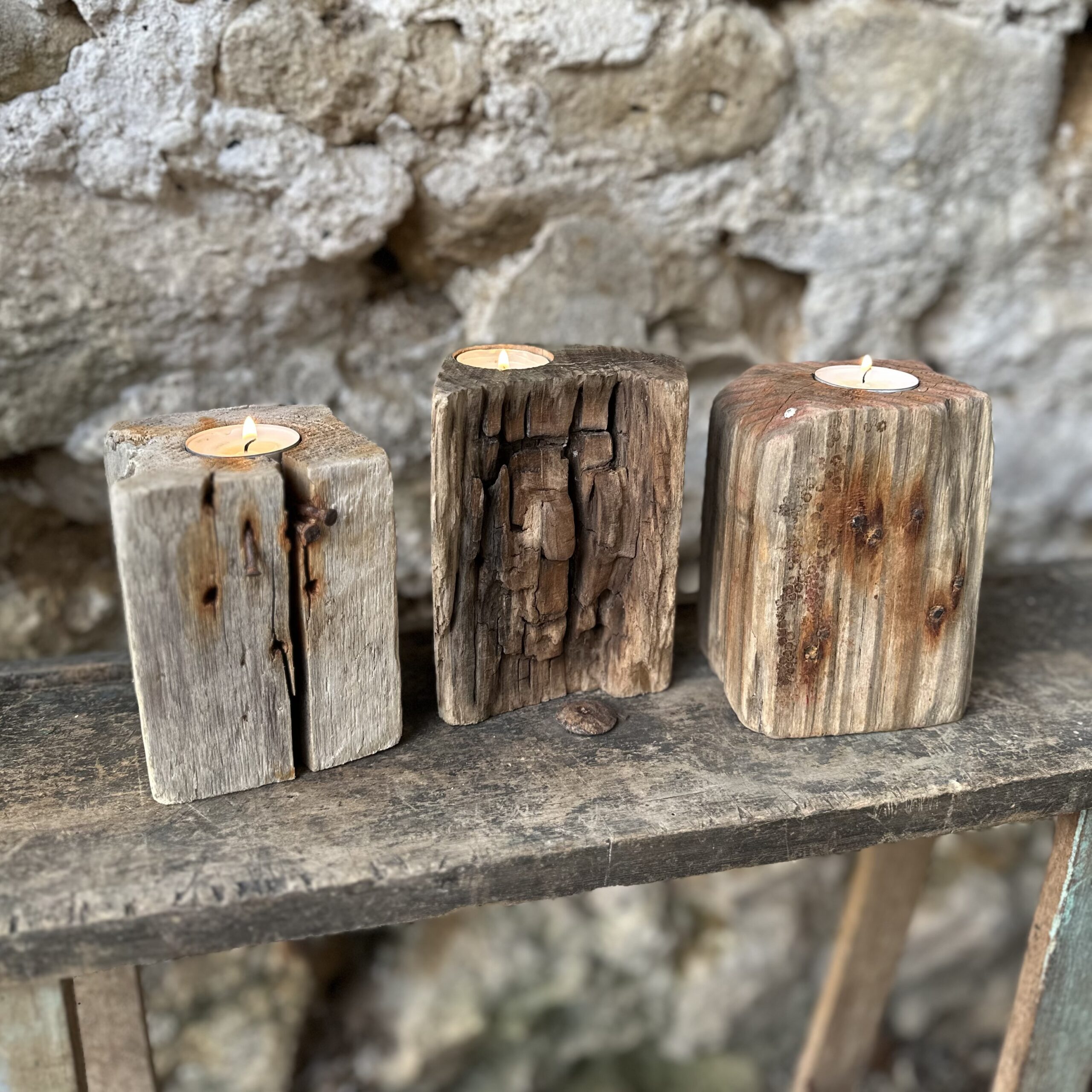 BOUGEOIR IRUS EN BOIS FLOTTÉ L